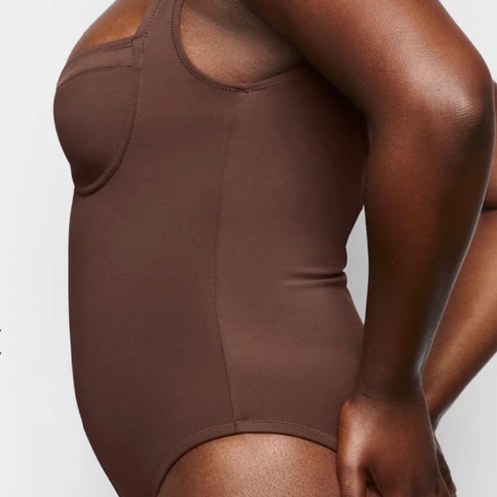 Skims Signature Swim Underwire Shaping One Piece - Picture 3 of 4